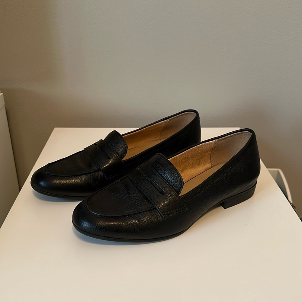 Naturalizer leather loafers